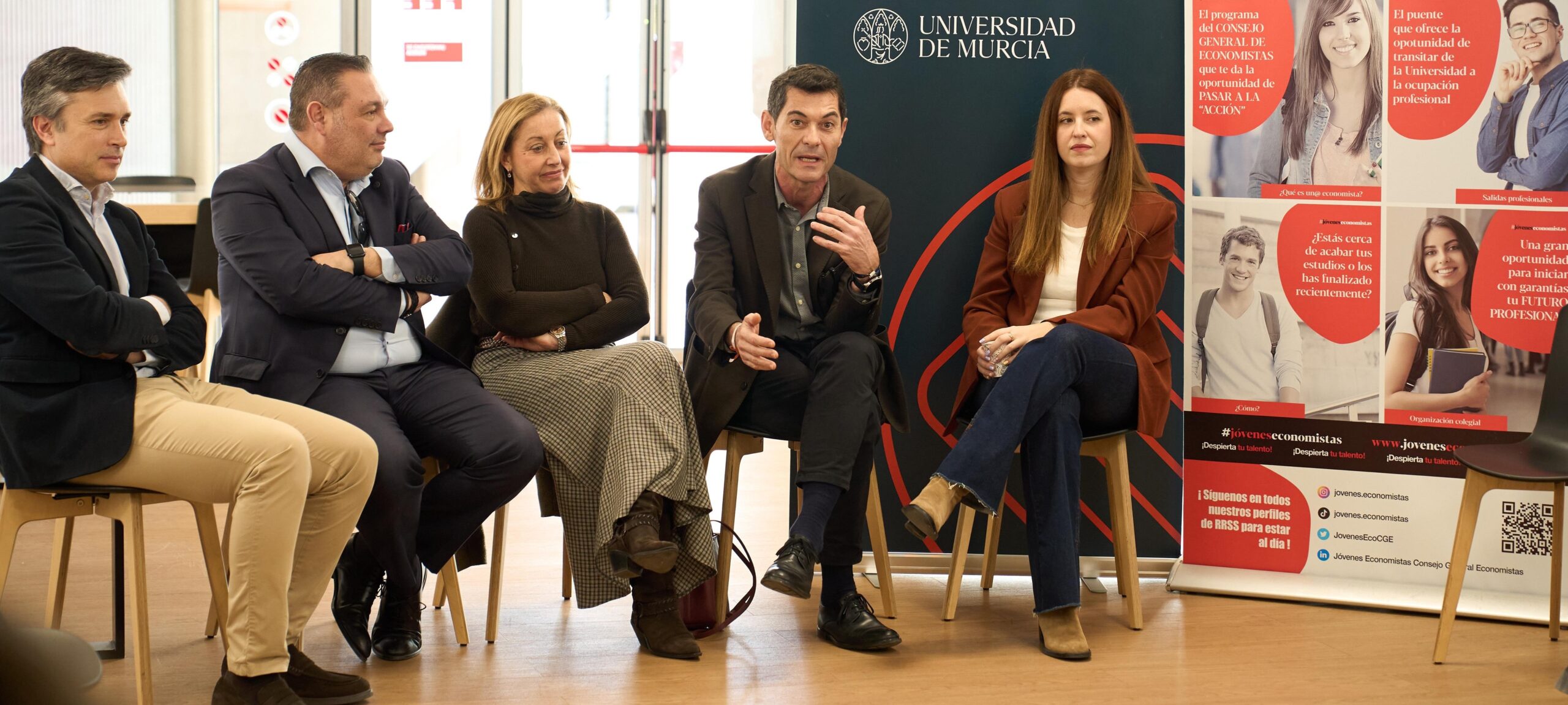 La Comisión de Jóvenes Economistas en las fiestas patronales de la Facultad de Economía de la Universidad de Murcia