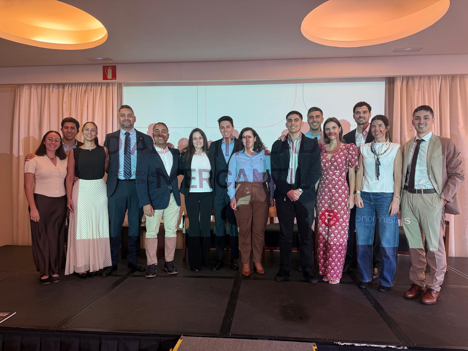 Foto de la Comisión de Jóvenes Economistas en el Día del Titulado Mercantil